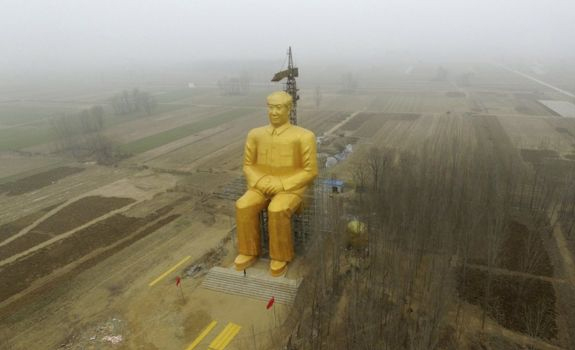 Patung Emas Raksasa Mao Zedong