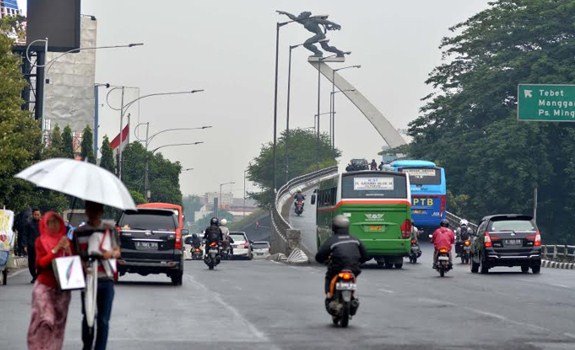 Melintasi Patung Dirgantara