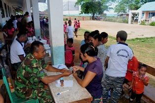 TNI Utus 59 Anggota Tim Medis Ke Pulau Wetar