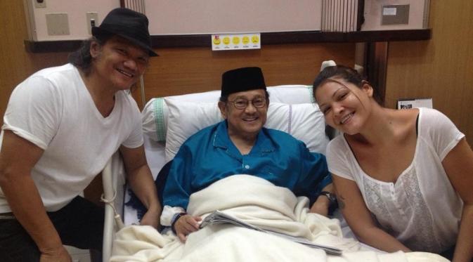 HR dan ARB Doakan BJ Habibie Agar Lekas Sembuh