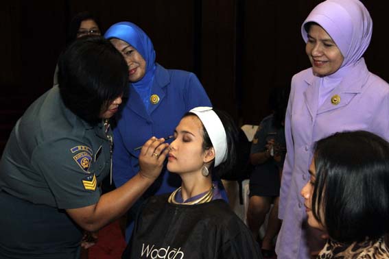 Ultah Ke-52, Dharma Pertiwi Gelar Lomba Rias Wajah Dan Rambut