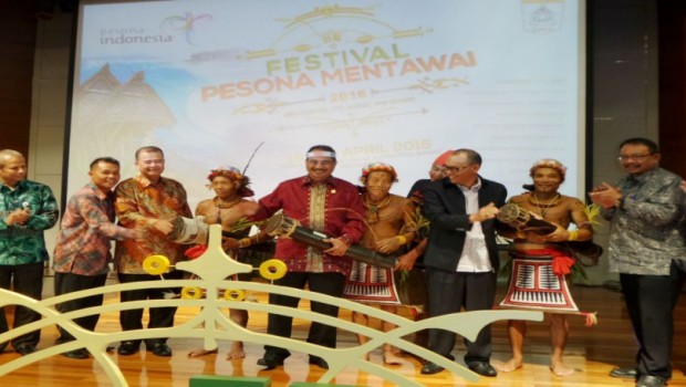 Menpar Launching Festival Pesona Mentawai 2016