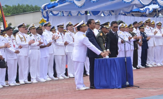 Peresmian Monumen "Merpati Perdamaian"