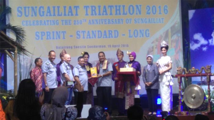 687 Peserta Dari 19 Negara Ikuti Sungailiat Triathlon