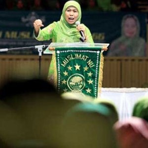 Khofifah Lantik Muslimat NU Kuningan