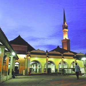 Jumlah Jamaah Masjid Luar Batang Meningkat