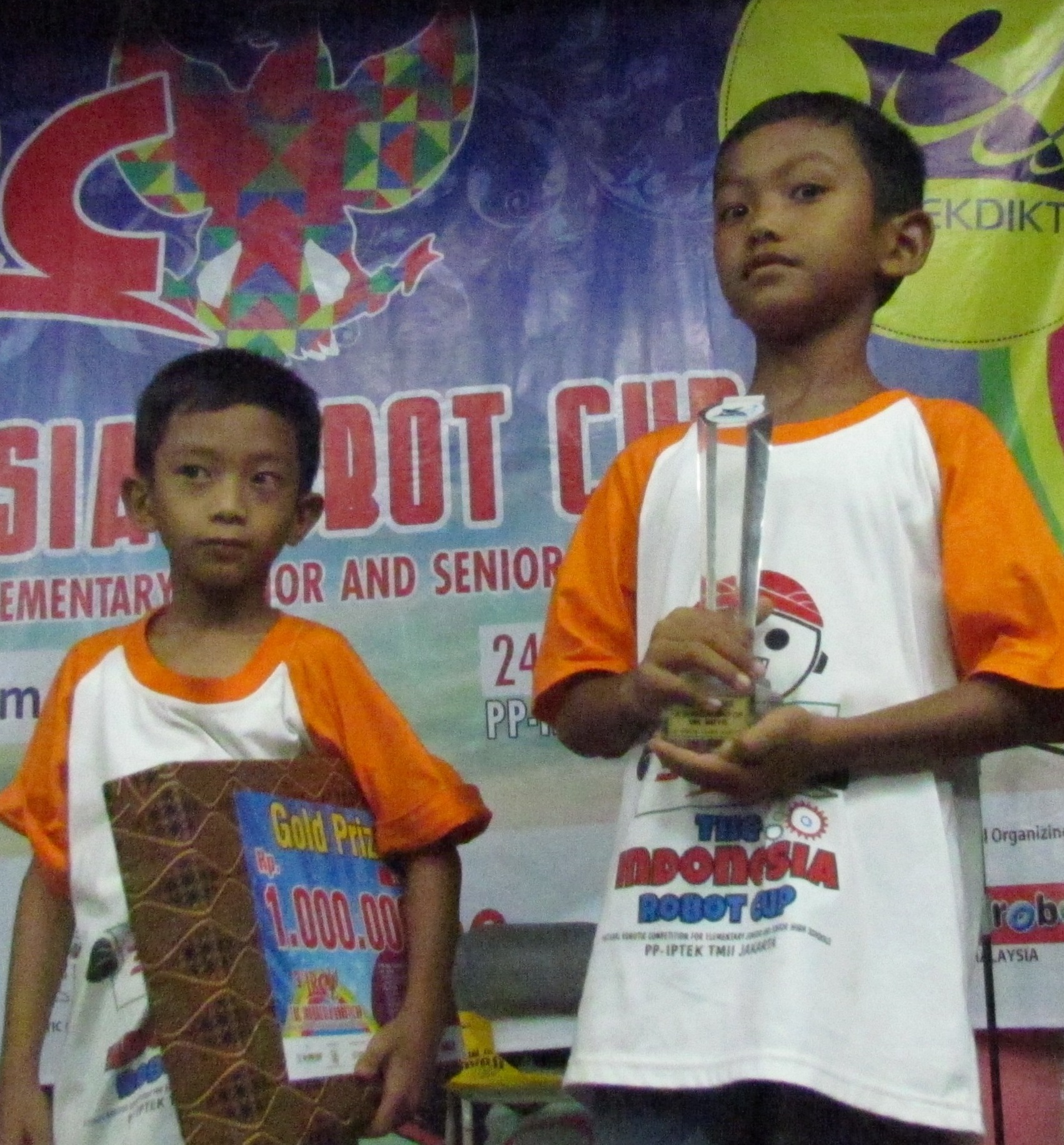Siswa SD Muhammadiyah 12 Pamulang Juarai Indonesia Robot Cup 2016