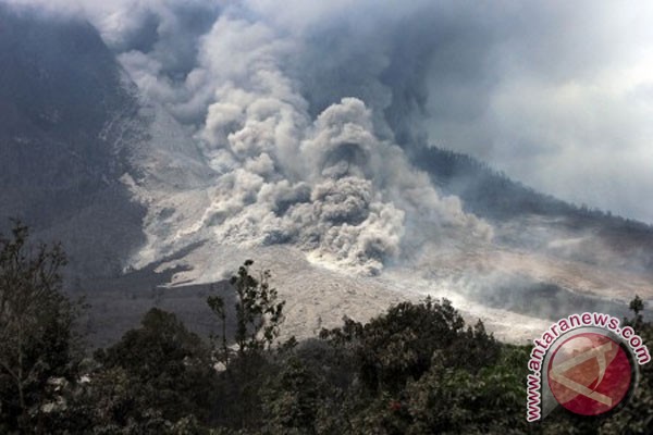 Tiga Orang Tewas Terkena Awan Panas Gunung Sinabung