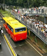 Pemasangan MCB Di Jalur Busway Untuk Memaksa Warga Ke Kendaraan Umum