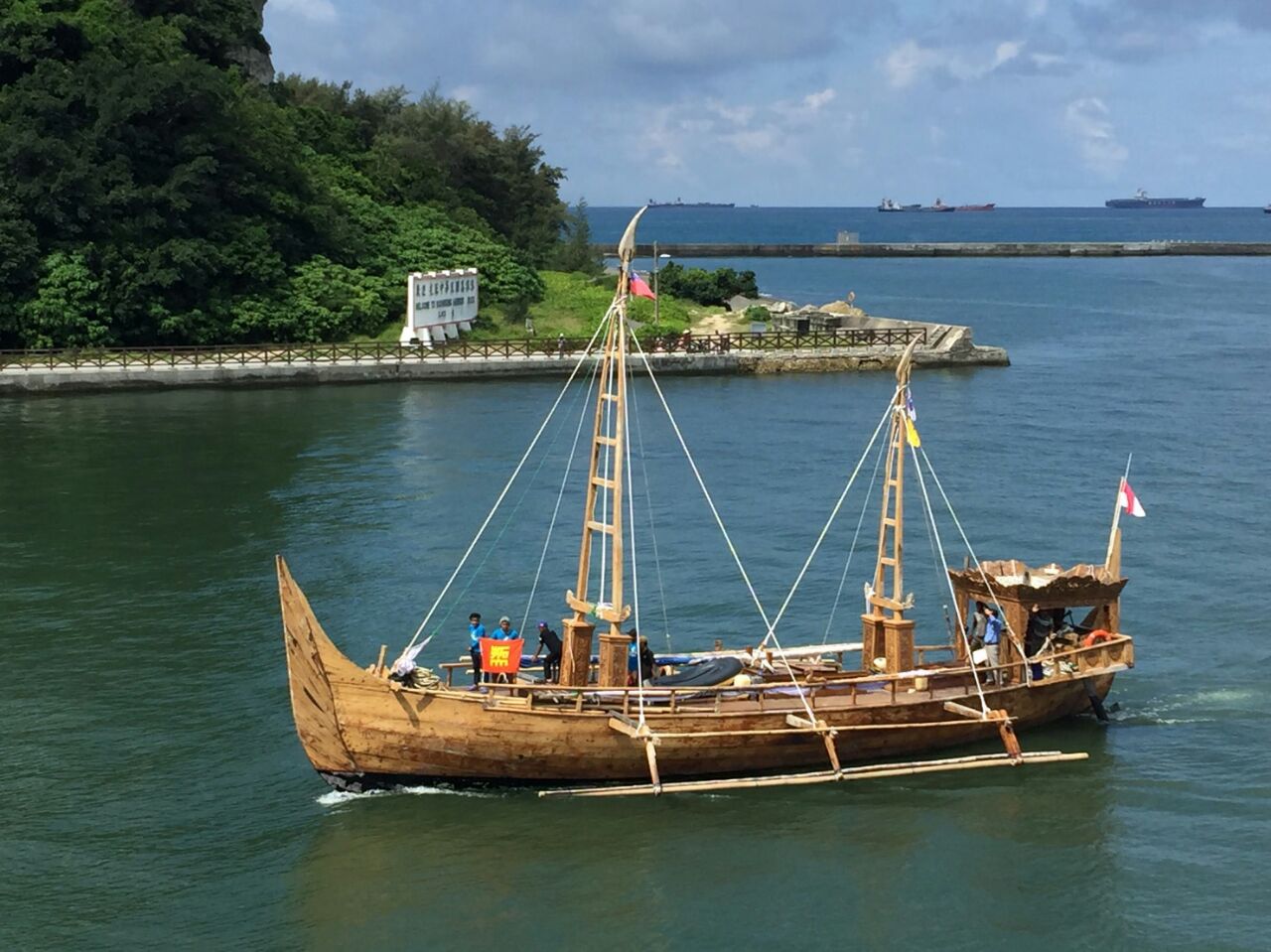 Replika Kapal Majapahit Sukses Berlabuh Di Okinawa