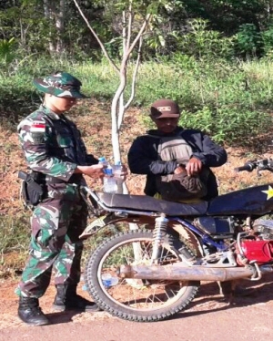 TNI Sita Puluhan Botol Minuman Keras Ilegal Di Perbatasan Merauke