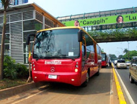 Besok Bus PNS Dilarang Lewat Jalur Busway