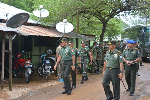 Merasa Miris, Panglima TNI Janjikan Bangun Rumah Prajurit Di Aceh