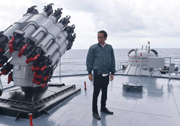 Rapat Di KRI Imam Bonjol, Jokowi Sorot Kemampuan TNI Jaga Natuna