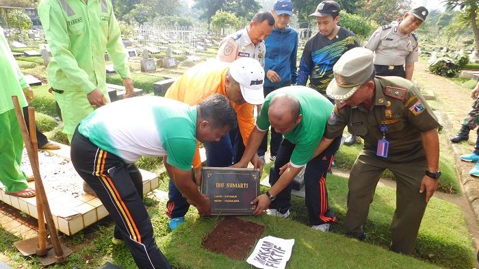 Sudintamkam Tusuk-tusuk Makam Fiktif Pakai Besi