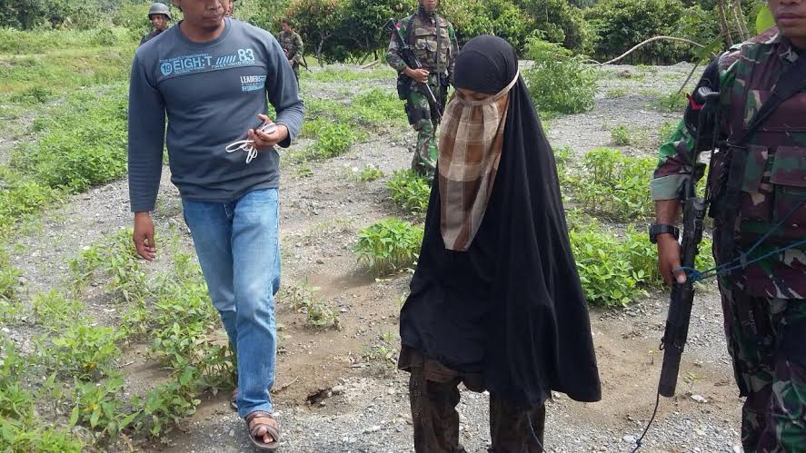 Istri Santoso Ditangkap Prajurit Kostrad Saat Sembunyi Di Gubuk