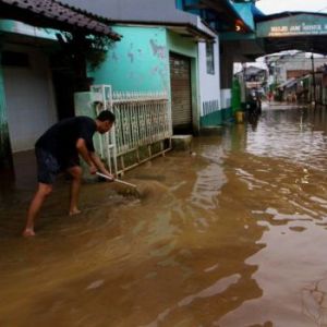 Djarot Pastikan Tanggul Ulujami Dibangun Lagi