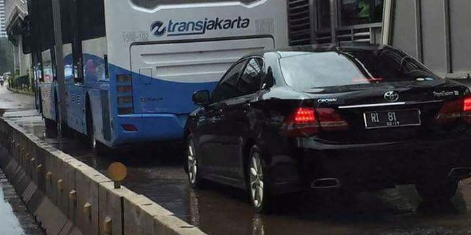 Mobil Istana Terobos Busway, Ahok: Semua Plat RI Diizinkan