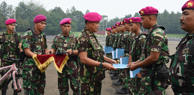 Danpasmar-2 Apresiasi Prajurit Marinir Dan PNS Berprestasi