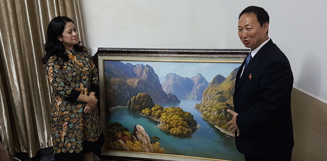 Lukisan dari Korea Utara untuk Ibu Mega