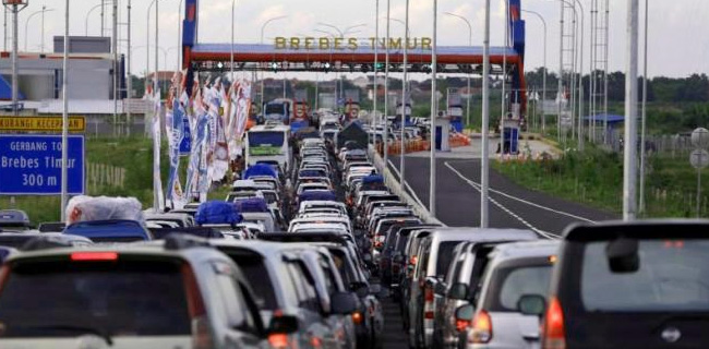 Keluar Tol Brebes Masih Berpotensi Macet Parah