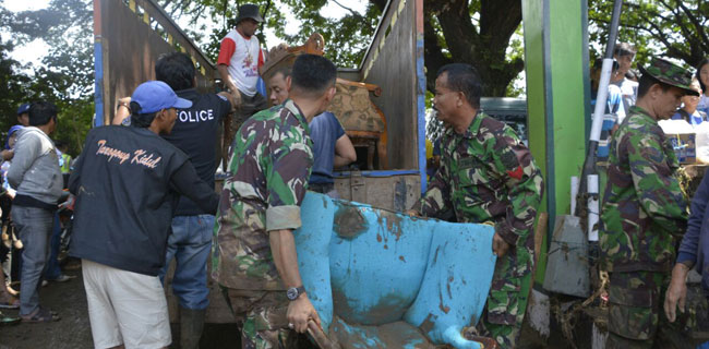 1.070 Prajurit TNI Bantu Banjir Bandang Garut