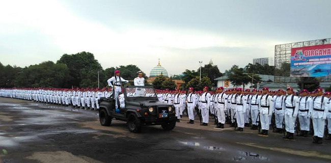 Pasukan Marinir Laksanakan Upacara HUT TNI Di Cilandak