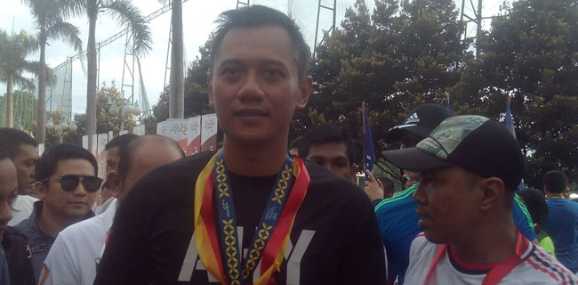 Agus Lari Bareng 500-an Warga, Disambut SBY Di Garis Finish