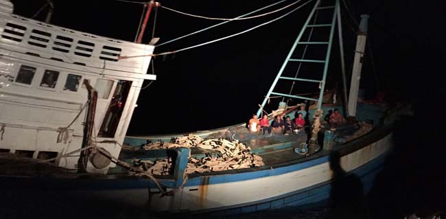 Bakamla Dan KKP Tangkap Tiga KIA Di Laut Natuna