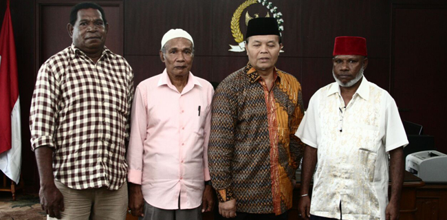 Hidayat Terima Audiensi Tiga Tokoh Papua Barat
