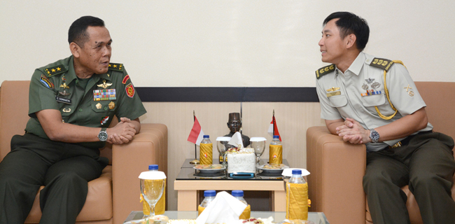 Kaskostrad-Atase Darat Singapura Bahas Kerja Sama Militer