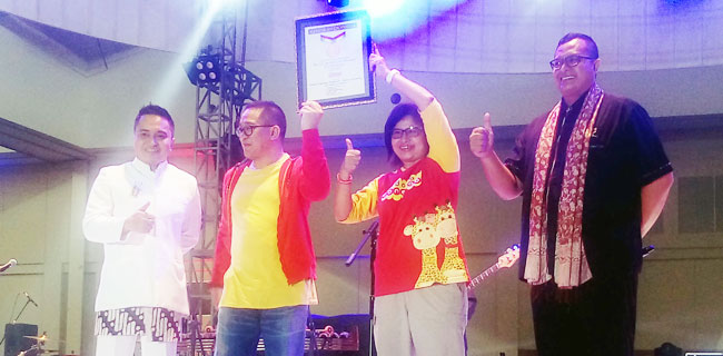 Rayakan HUT Ke-49, Angklung Digital Indosat Raih Rekor MURI