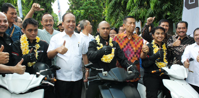 Menristekdikti Sambut Tour Motor Listrik Di Garis Finish