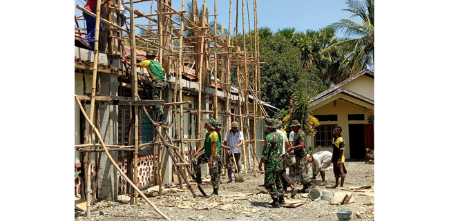 Warga TTU Senang Prajurit Kostrad Ikut Bantu Pengecoran Gereja