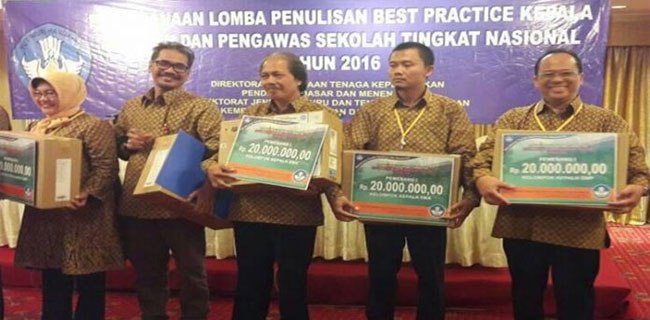 Kepala SMA Muhammadiyah Papua Juara I Lomba Penulisan Tingkat Nasional