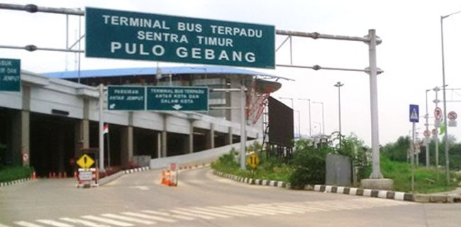 Area <i>Food Court</i> Terminal Pulo Gebang Masih Gelap