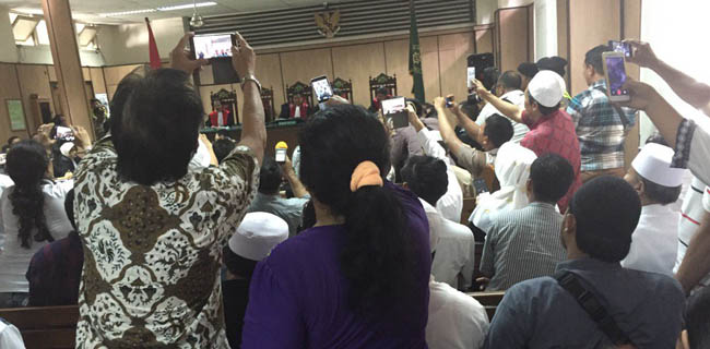 Hakim Ketua: Sidang Ahok Terbuka Untuk Umum Dan <i>Live</i>