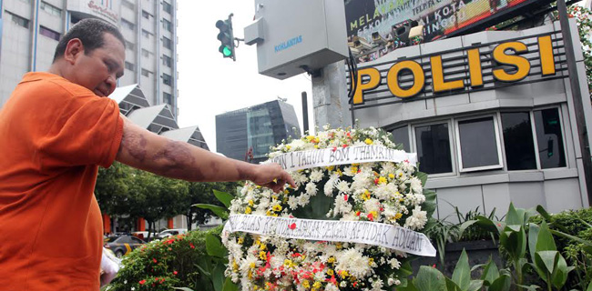 Setahun Bom Sarinah Diperingati Di Depan Starbucks