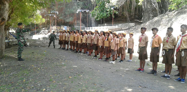 TNI Berikan Wawasan Kebangsaan Kepada Anak Sekolah Perbatasan