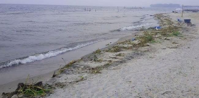 Pantai Bulbul Kotor Akibat Perayaan Tahun Baru