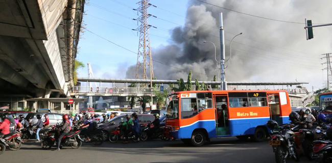 Sudah 50 Mobil Damkar Dikerahkan Ke Pasar Senen