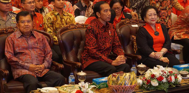 Di HUT PDIP, Jokowi Duduk Di Antara JK Dan Megawati
