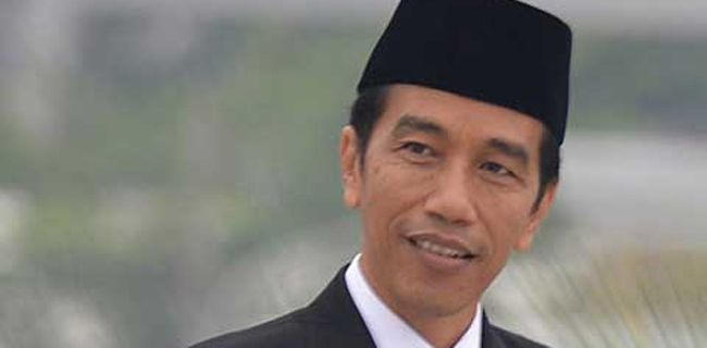 Jokowi Naik Panser Anoa Dalam Pembukaan Rapim TNI 2017