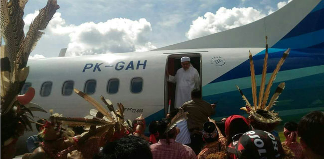 Wakil Sekjen MUI Dihadang Massa Saat Hendak Turun Dari Pesawat Di Bandara Sintang