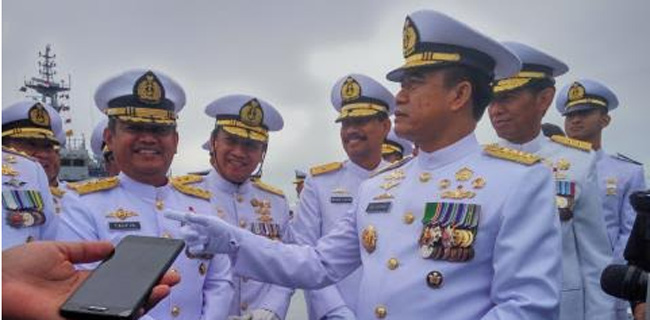 Di KRI Banda Aceh, KSAL Lelang Lukisan Bantu Prajurit