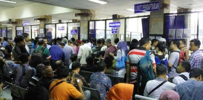 Masyarakat Tetap Padati Kantor Samsat Cinere