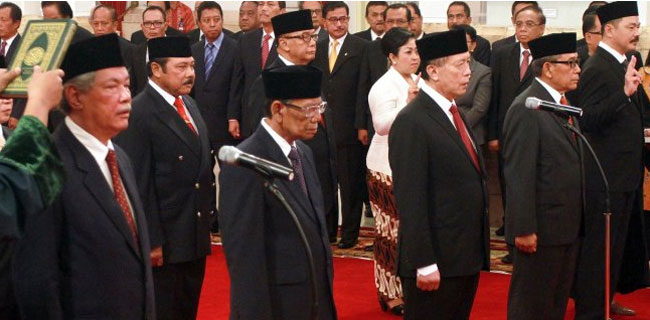 <i>Ketika Penasihat Presiden "Titip" Pesan Lewat Demonstran</i>