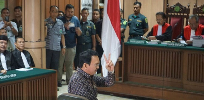 Hukum Tak Berdaulat Dalam Kasus Ahok Sudah Terlihat Sejak Awal