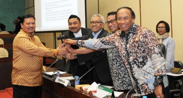 Sigit Sosiantomo Gantikan Yudi Widiana Jadi Wakil Ketua Komisi V