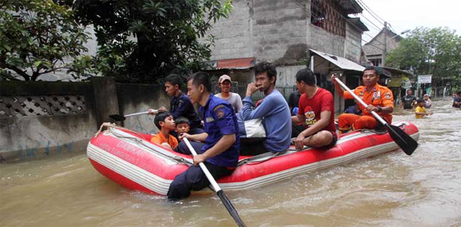 Banjir Di Petukangan Sedada Orang Dewasa